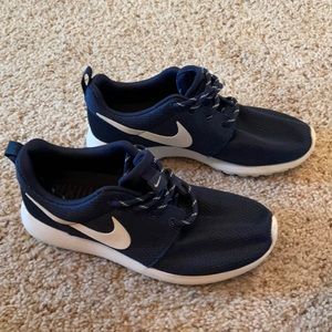 Size 7 Nike Roshe
